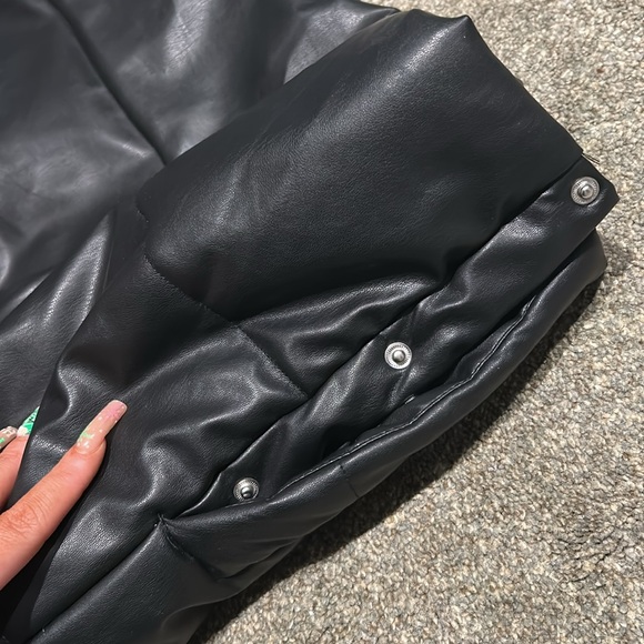 Fashion Nova Black Puffer Vest - Picture 6 of 7